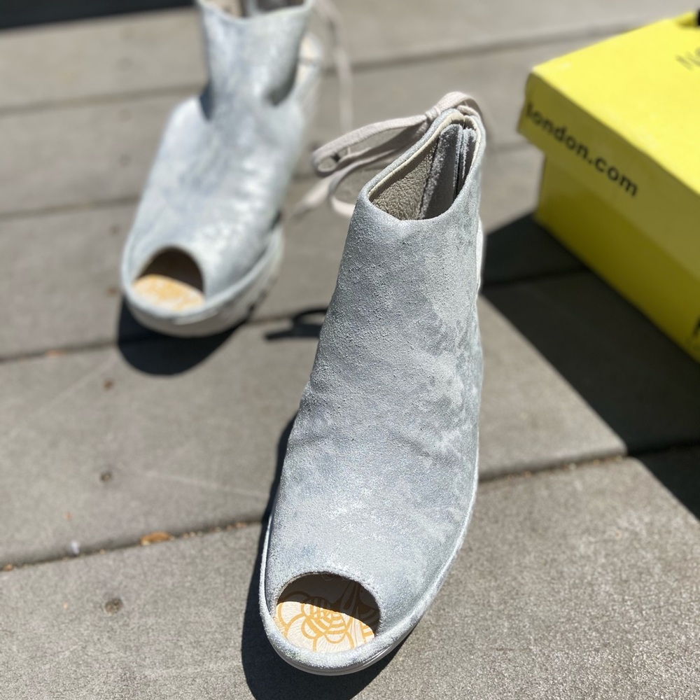 Fly London  Yuzu800fly Corcuma (white) wedge